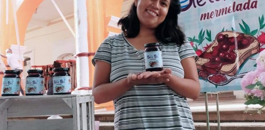 Mónica, joven nochixteca fundó “Bleta Blu” de mermeladas hace 10 años y ahora se levanta tras el covid-19.