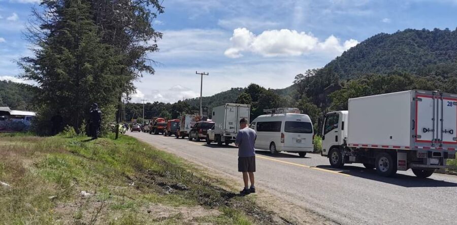 Con un bloqueo en la Mixteca piden la reparación de una carretera a Nundiche