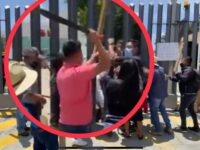 De manera violenta y agrediendo a la prensa protestan pobladores de Santa Inés del Monte en el Congreso
