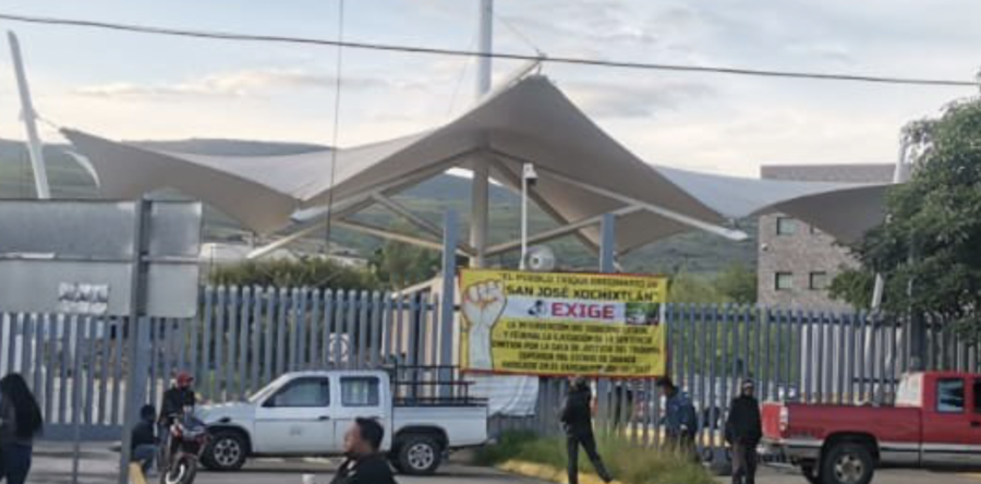 Pobladores de San José Xochixtlán continúan protestando en Ciudad Judicial