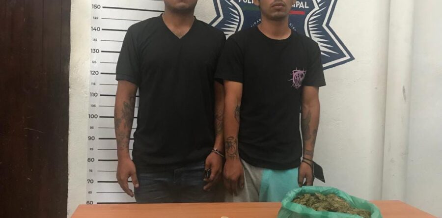 Policías de Santa Lucía del Camino detienen a dos personas por presuntos delitos contra la salud