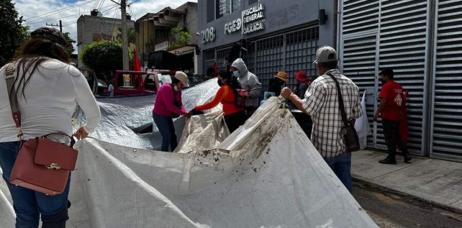 REVO instala un plantón en la FGEO