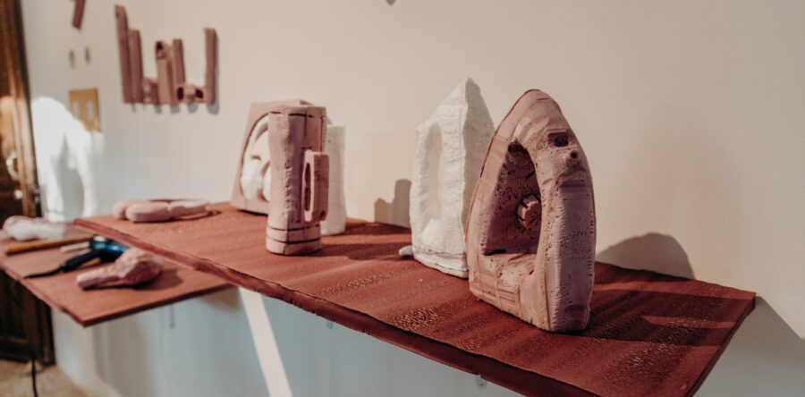 Exhiben resultados finales del taller “Tallando objetos con objetos”