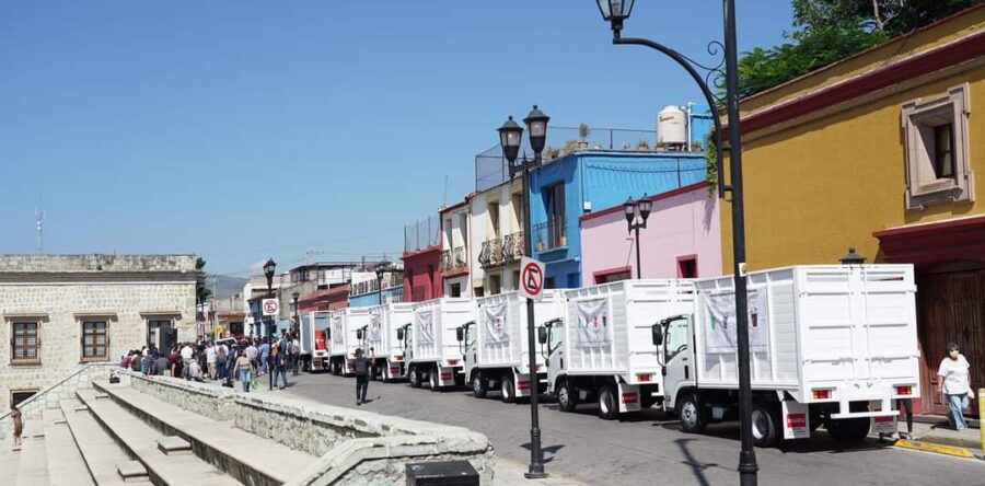 Martínez Neri dio el banderazo de salida a siete camionetas de recolección de basura