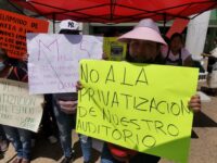 Comerciantes de la 14 de Junio exigen permisos para vender en el exterior del Auditorio Guelaguetza