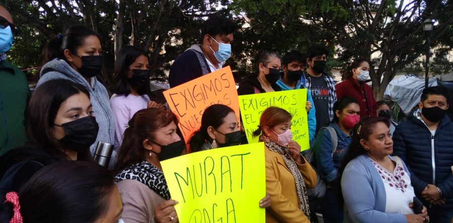 Proveedores de uniformes escolares exigen el pago correspondiente de lo que se les adeuda