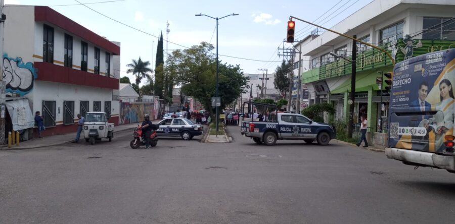 Protestan pobladores de Xochiltepec en el INPI