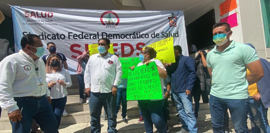 Protestan trabajadores de salud en la colonia Reforma