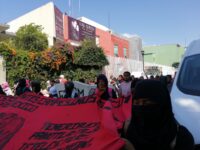 Marchan estudiantes de normales rurales en Oaxaca
