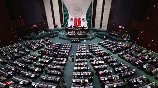Morena pospone discusión de la reforma electoral de AMLO en Diputados