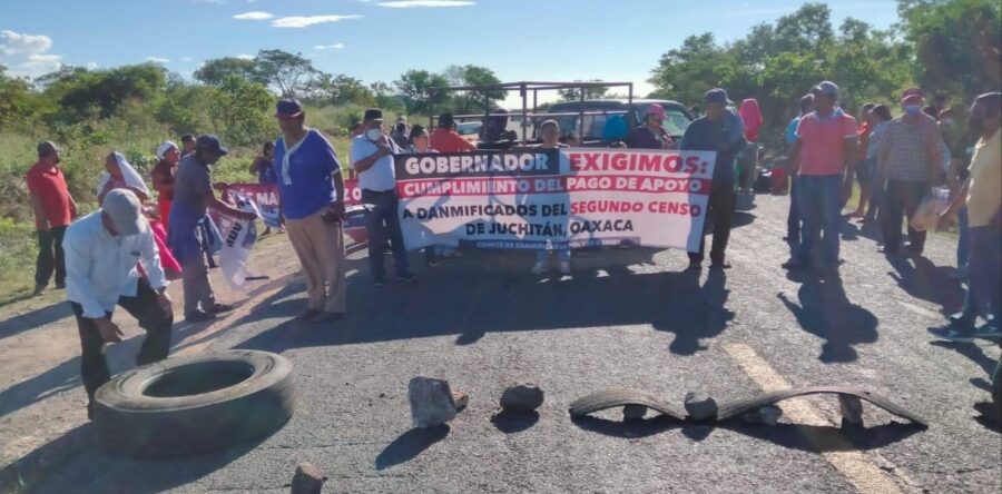 Damnificados por los sismos bloquean a la altura del Caracol