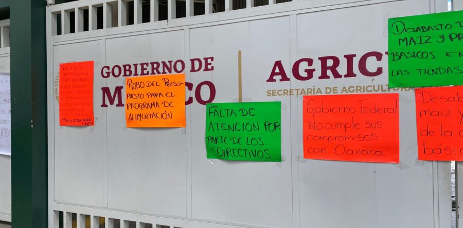 Continúa la protesta de los consejos de abasto comunitario rural en Segalmex-Diconsa