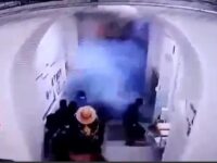 Lesionan normalistas a trabajador federal; presenta quemaduras en el brazo