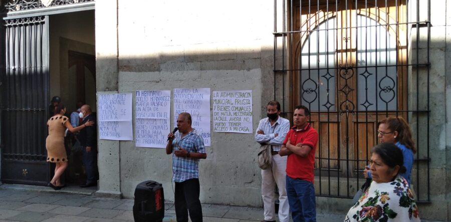 Protesta Orlando Sosa contra Bienes Comunales de Mitla