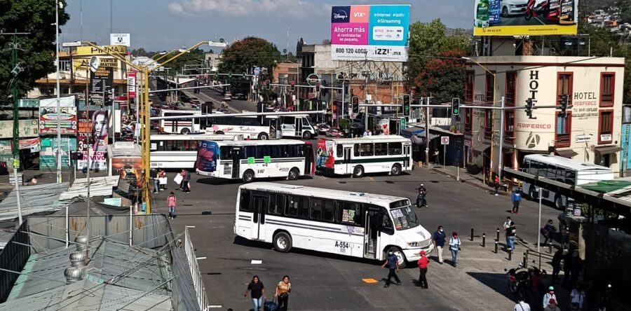 Herreros protestan en el Periférico pese a que Sinfra ya cubrió el pago a la empresa que los contrató