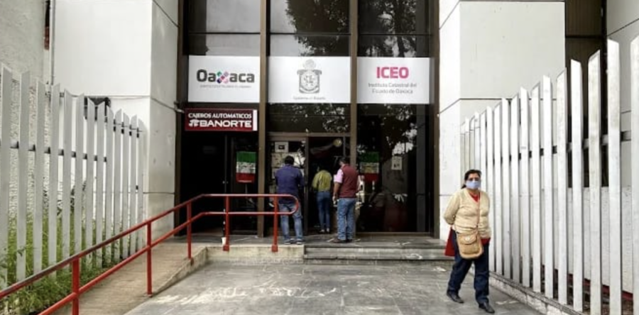 Trabajadores del Instituto Catastral piden una limpia en la dependencia