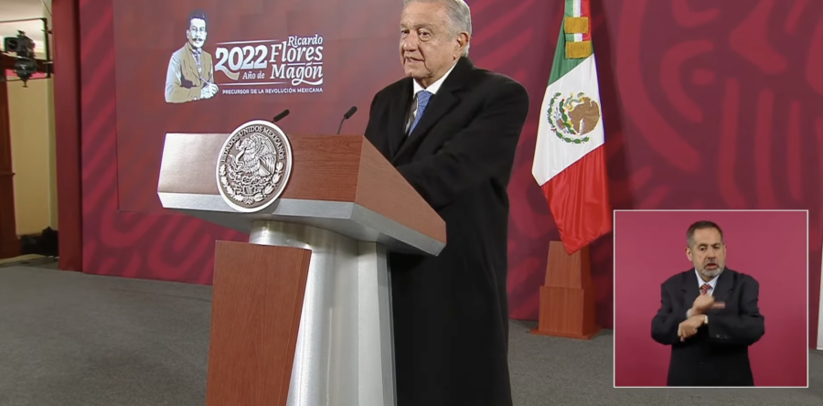 Ricardo Monreal debe quedarse como coordinador de Morena en el Senado: AMLO