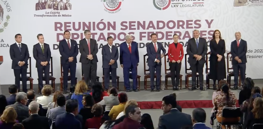 ‘Hay quienes por poder a la primera traicionan’; pide AMLO apoyar a ‘corcholata’ tras encuesta