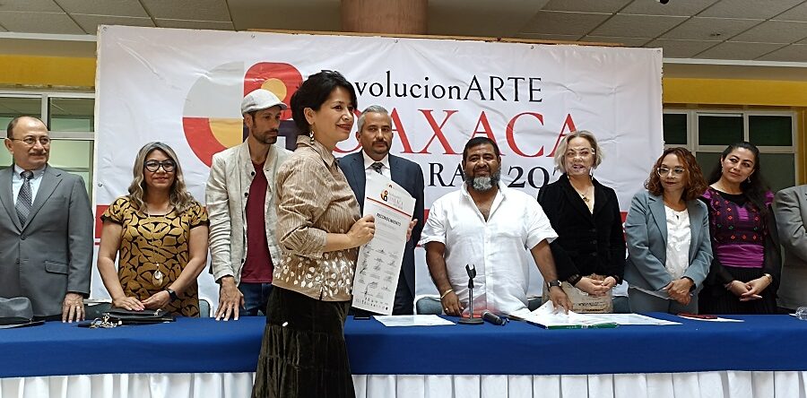 Entregan reconocimientos a creadores participantes en Revolución-ARTE