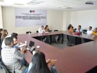 Damnificados por los sismos buscan apoyo del gobierno estatal y de diputados
