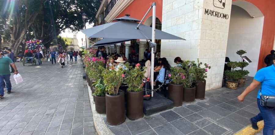 Piden que se liberen los pasillos de los portales Flores Magón y Benito Juárez