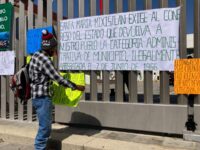 Protestan habitantes de Santa María Mixistlán en el Congreso de Oaxaca