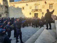 Protestan policías municipales de Oaxaca de Juárez y piden mejoras laborales