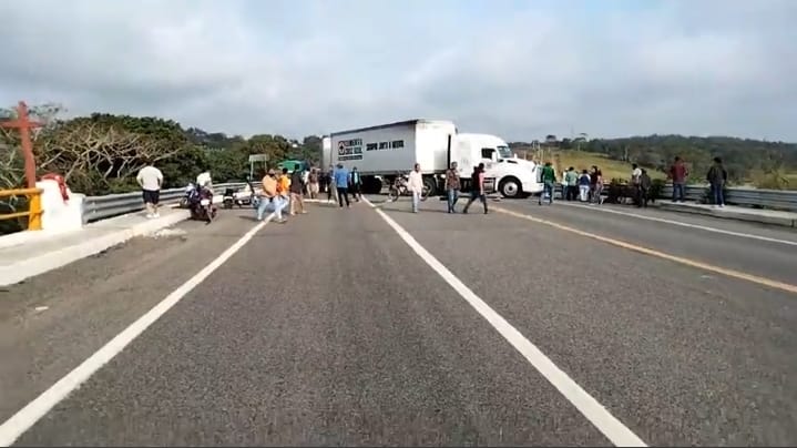 Damnificados por fuga de amoníaco bloquearon a la altura de Palomares