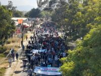 Marcha la Sección 22 en Oaxaca a 43 años de la creación de la CNTE
