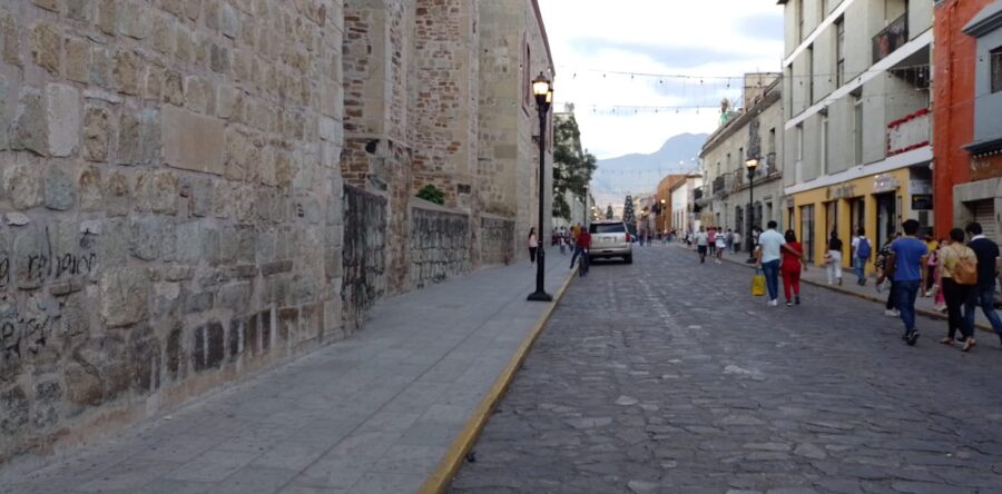 Reubican a desplazados Triquis en el Centro Histórico