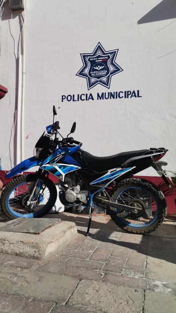 Policía Municipal de Santa Lucía del Camino recupera moto con reporte de robo