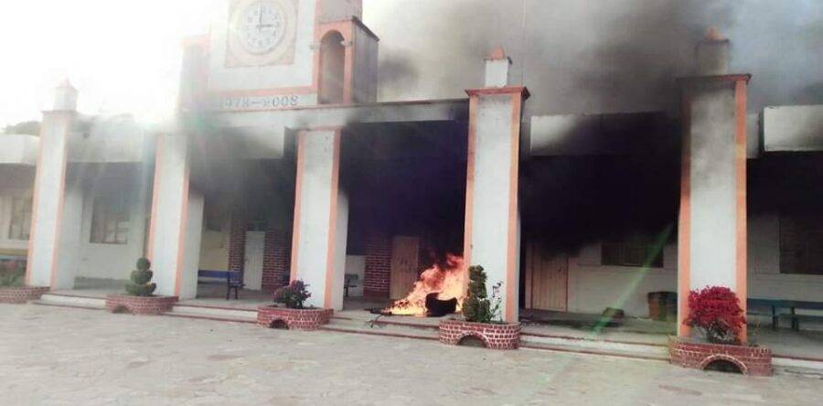 Queman palacio municipal de San Andrés Lagunas por inconformidad de elección