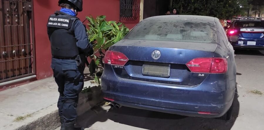 Policía de Santa Lucía asegura vehículo con reporte de robo