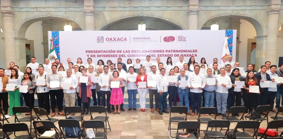 Presentan Gobernador de Oaxaca y Gabinete Legal y Ampliado, declaraciones patrimoniales
