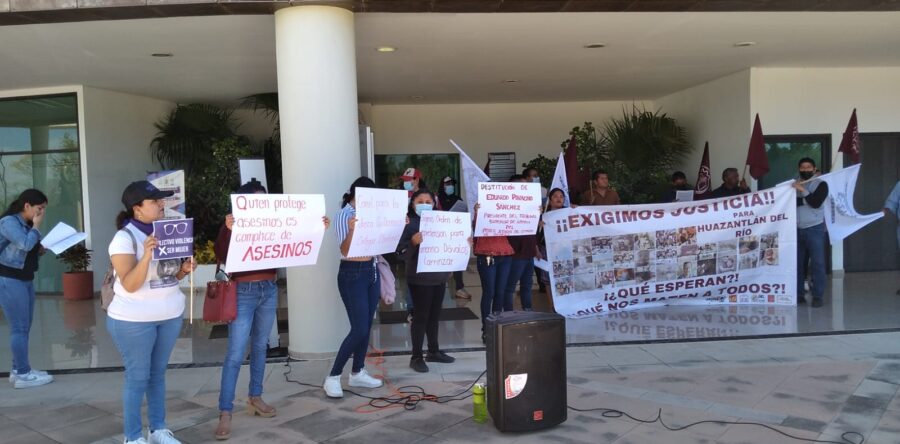Protestan víctimas y familiares de la masacre de San Mateo del Mar
