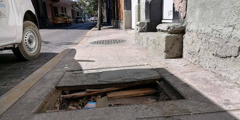 Piden atender el tema de registros sin tapa en el Centro Histórico