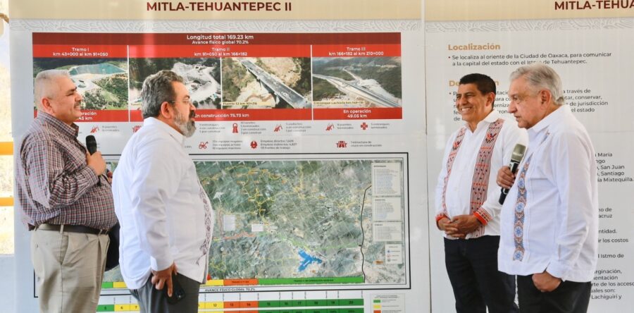 En su visita a Oaxaca, constata el Presidente Andrés Manuel López Obrador junto al Gobernador Salomón Jara Cruz, avances en la construcción de la Carretera Mitla-Tehuantepec
