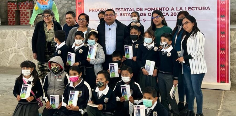Realiza Gobierno del Estado Círculo de Lectura entre escolares de San Pablo Huitzo