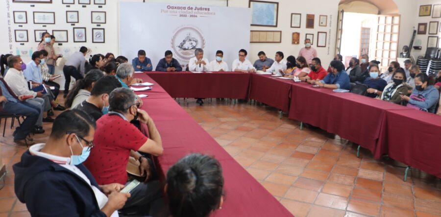 Atiende Martínez Neri  a trabajadores del municipio de Oaxaca de Juárez
