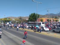 Marcha la Sección 22 en la capital del estado.