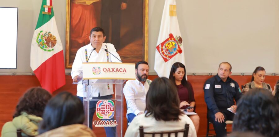 Firma Gobernador del Estado promulgación de la Ley de Revocación de Mandato en Oaxaca