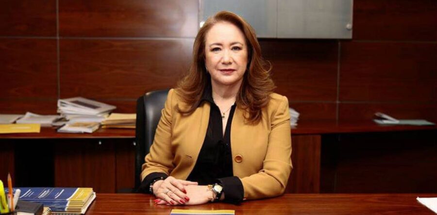 Ministra Yasmín, hundida; chuza del caso del plagio de título | Carlos Ramírez