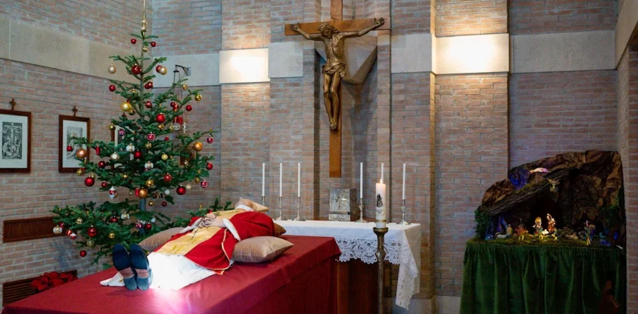 Más de mil agentes y el espacio aéreo de Roma cerrado en funeral del Papa Benedicto XVI