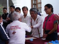 Beneficia municipio de Oaxaca de Juárez a adultos mayores con prótesis dentales