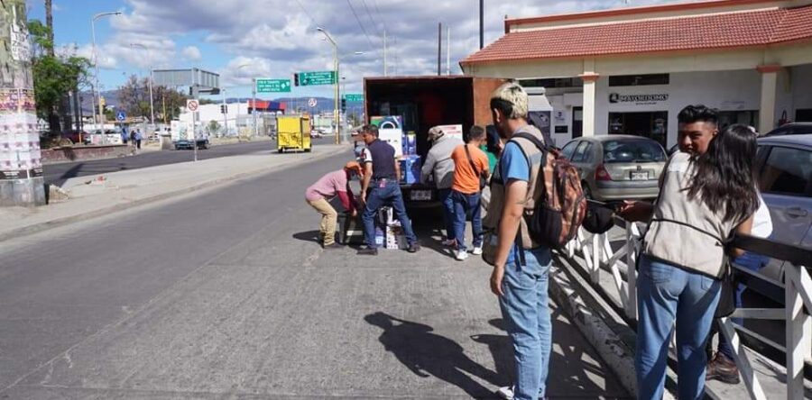 Retiran puestos ambulantes frente al Chedraui de Periférico