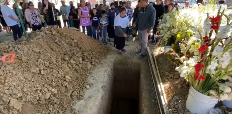 Dan cristiana sepultura a migrantes asesinados en el tiroteo en California