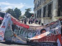 Protesta la Asamblea Permanente de Víctimas, Sobrevivientes y Ex Presos Políticos en los Juzgados Federales