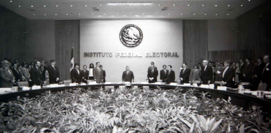 INE: disputa por el poder 5.- Transición y democracia, mitos geniales | Carlos Ramírez