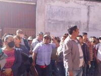 Con bloqueo docentes del nivel de Educación Primaria General piden mesa de negociación al IEEPO
