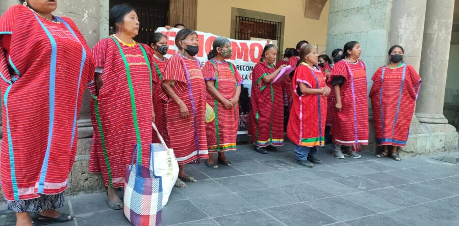 Desplazados Triquis protestaron en Palacio de Gobierno exigen atención a sus demandas